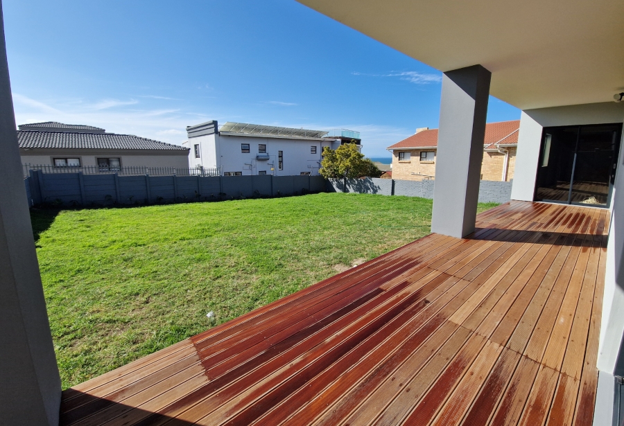 3 Bedroom Property for Sale in Wavecrest Eastern Cape
